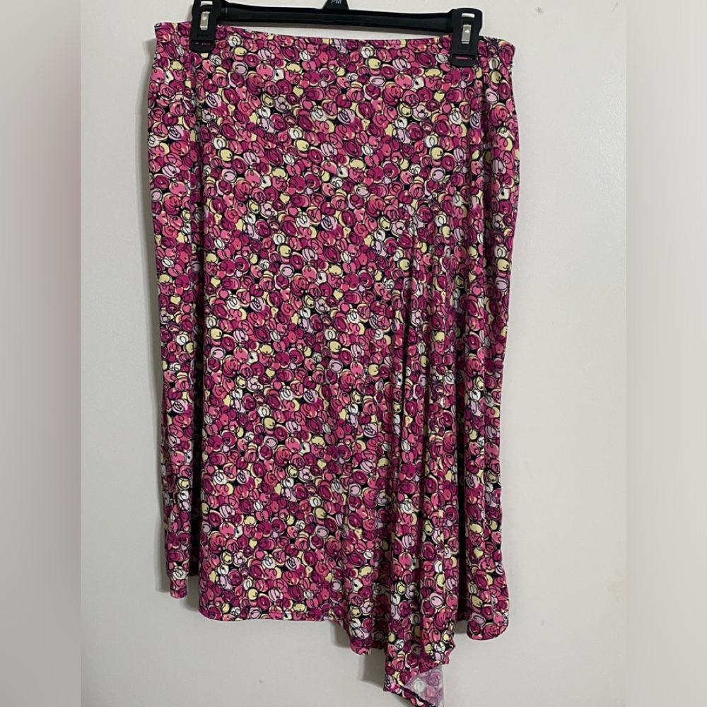 Notations large skirt with angle front.